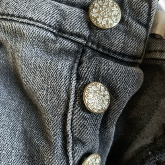 High-waisted black denim shorts - Picture 3 of 3